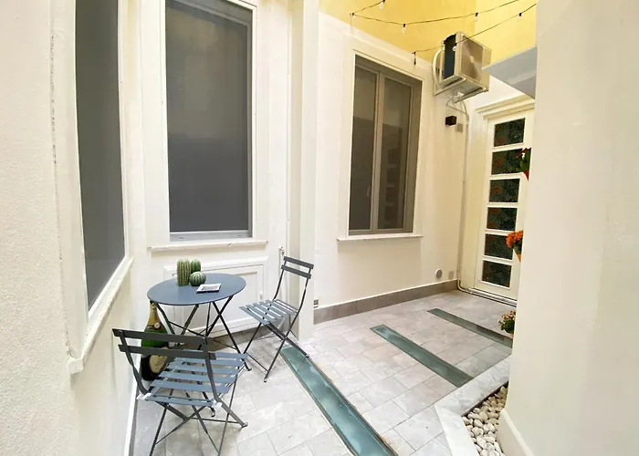 Kamaffari Central Apartment